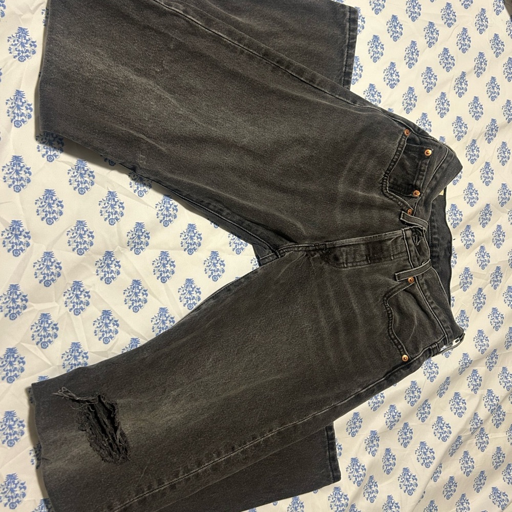 Levi’s Black Jeans with Rip (NWO)
